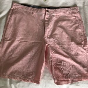 Banana Republic Aiden short pink seersucker